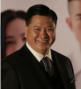影帝萬(wàn)梓良出席南昌、成都金意陶陶瓷簽售會(huì)