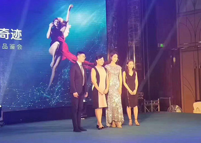 韓國著名流行歌手，演員 安俐娜 出席成都西嬋醫(yī)美首發(fā)品鑒會活動